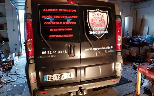 Camion AGOS Sécurité — vue arrière